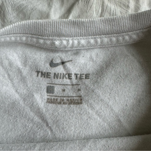 Nike Graphic Tee Shirt - Picture 5 of 5